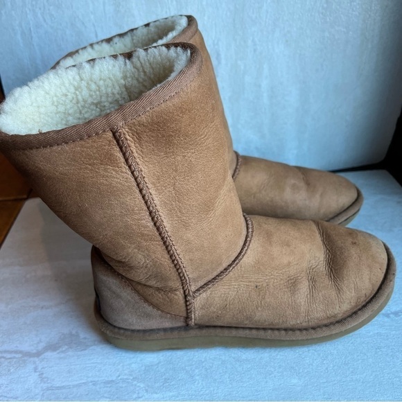 ** Ugg Classic Short Boot Brown Chestnut Womens 5 EU 36 - Picture 1 of 10